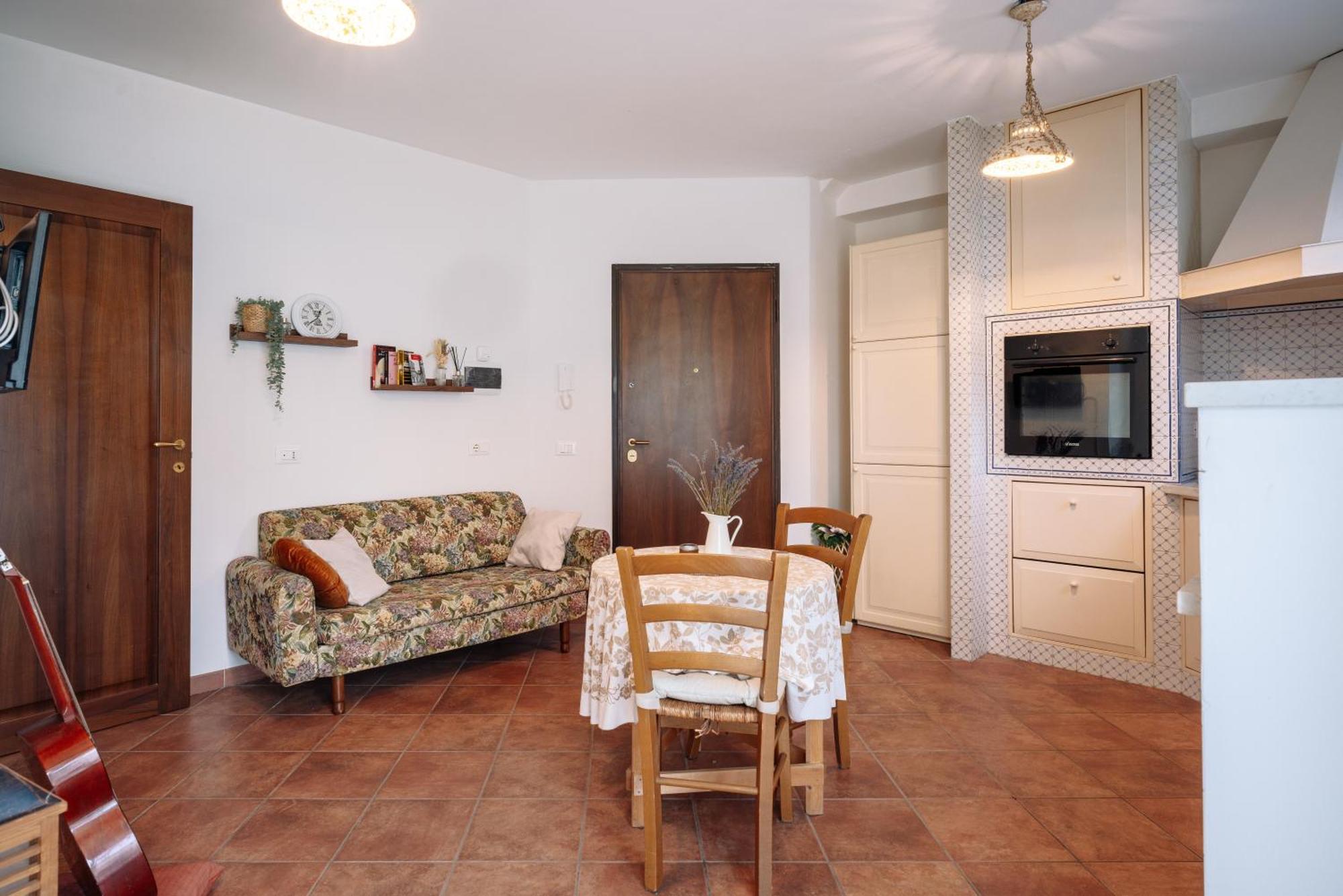 לוקה Ema'S Guest House מראה חיצוני תמונה