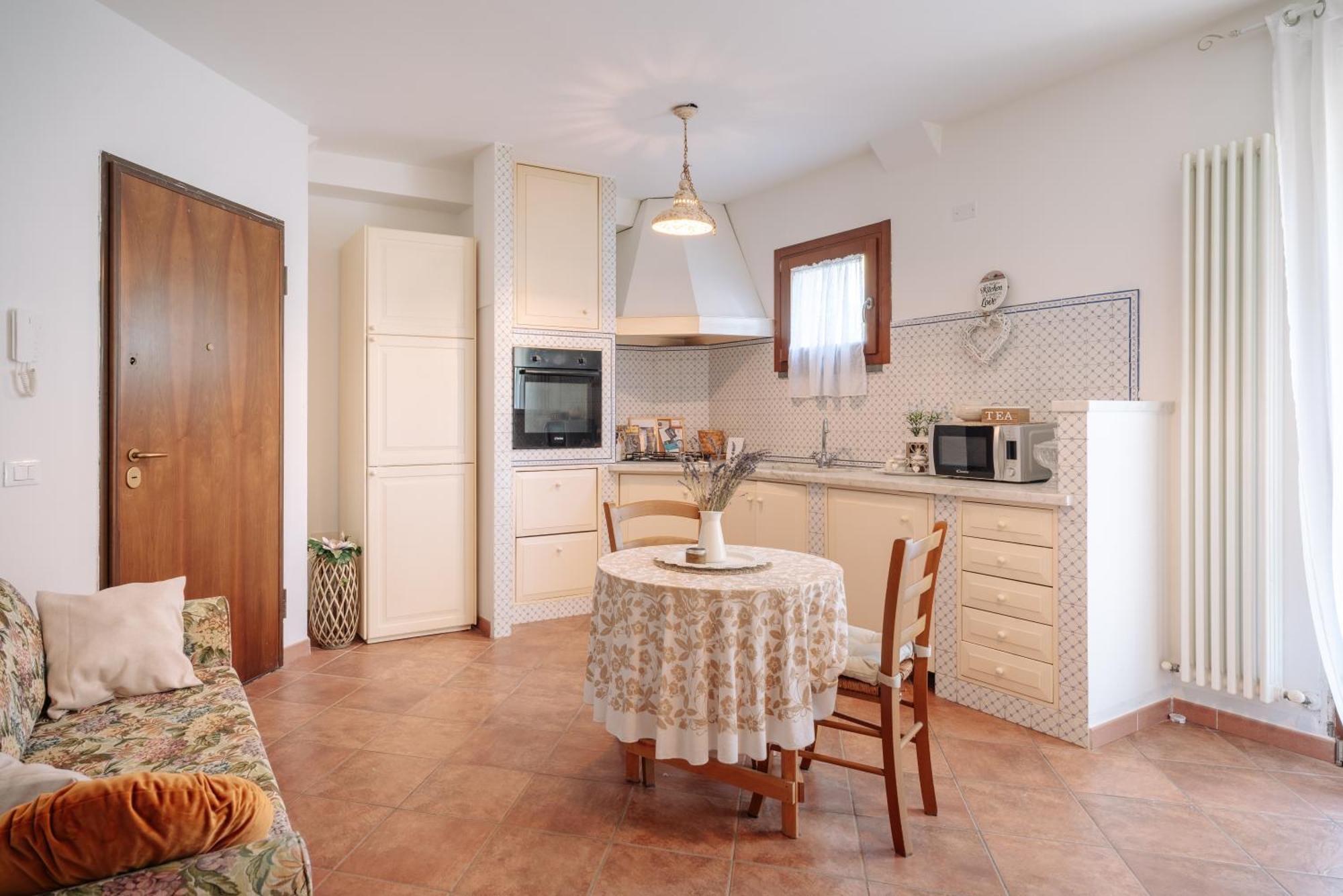 לוקה Ema'S Guest House מראה חיצוני תמונה