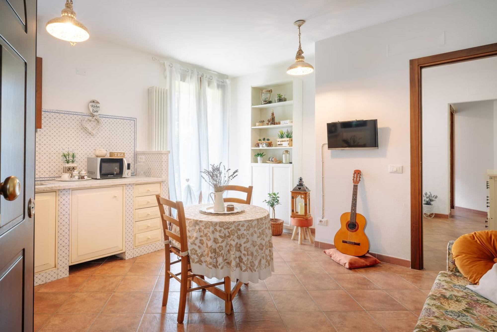 לוקה Ema'S Guest House מראה חיצוני תמונה